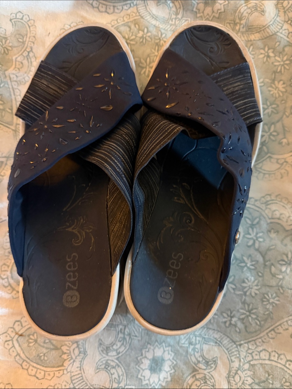 Bzees Women's Navy Blue Crossband Slip-On Clogs